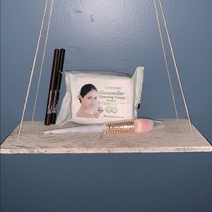 Bundle makeup necessities